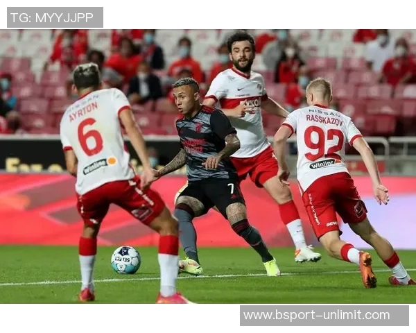 德甲激战：本菲卡与切尔西战成平局全场气氛火爆赛后点评引发热议