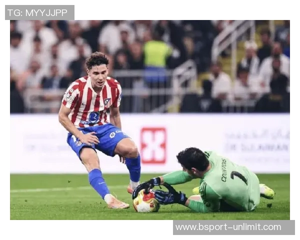 中超赛场巴萨小胜马竞引发争议判罚全场沸腾瞬间回顾