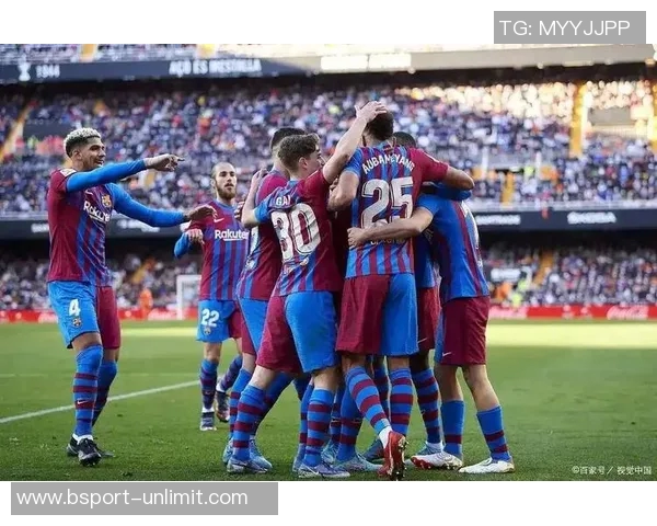 德甲激战巴萨与波尔图握手言和帽子戏法引发争议判罚热议