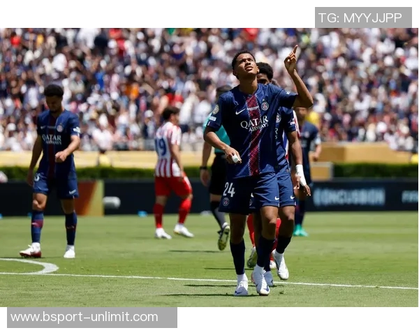 巴黎圣日耳曼大胜马竞红牌事件引发赛后热议与反思