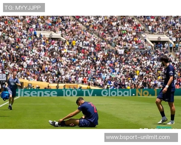 欧冠经典对决曼联逆转AC米兰帽子戏法引发争议判罚热议